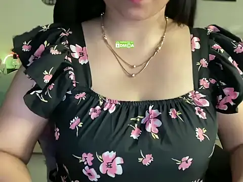 kanika_9_ (F young) - spanking hard on ass