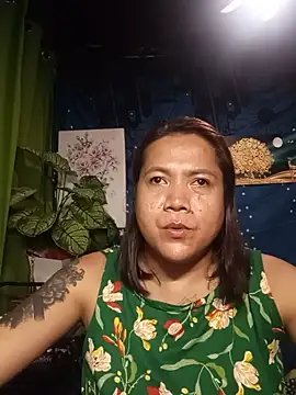 TabooSHOWgirl18's room