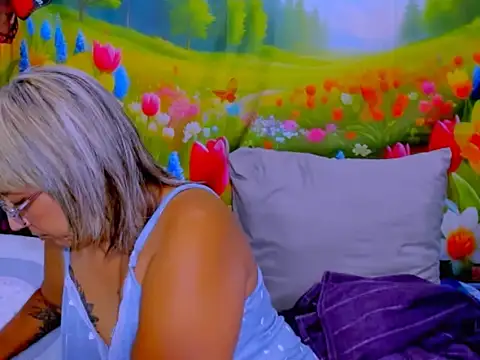 indianroxy webcam
