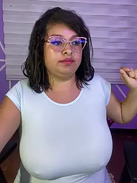MiiaaJoness webcam