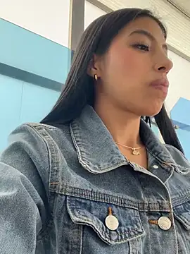 Tiffany_Low live cam on StripChat
