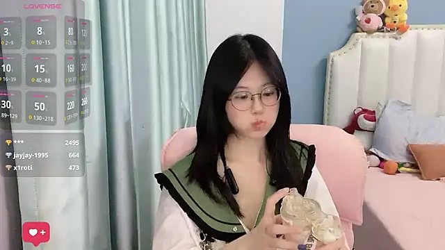luna-666 (F young) - 高抬腿隔着内裤摸私密处