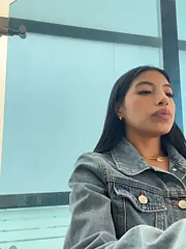 Tiffany_Low webcam