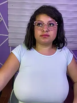 MiiaaJoness webcam