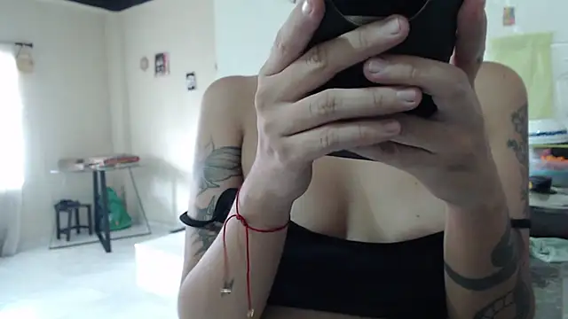 AlinaWoolf_ webcam