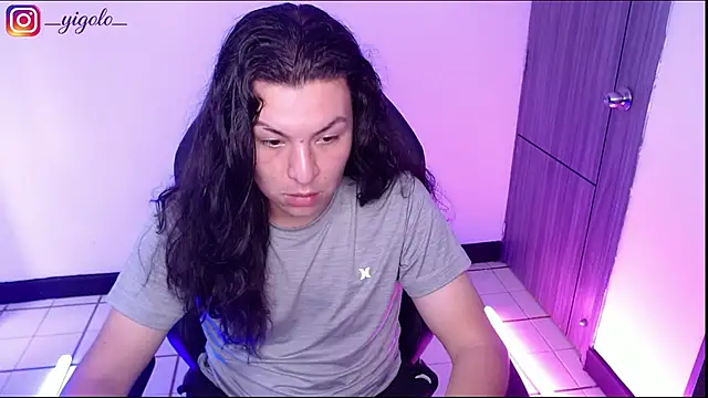 Yigolo__ live cam on StripChat