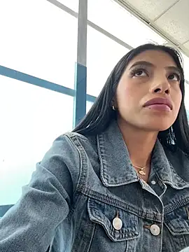 Tiffany_Low webcam