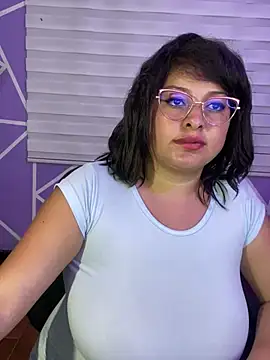 MiiaaJoness webcam
