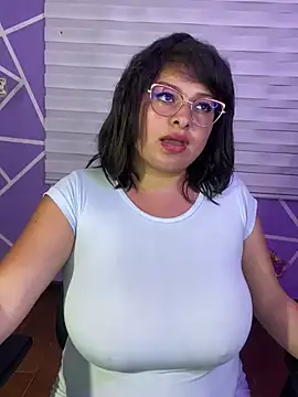 MiiaaJoness webcam