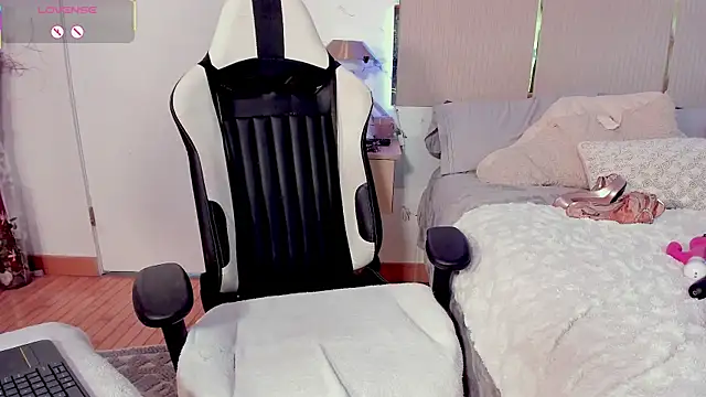 Jadeh_Williams02 webcam