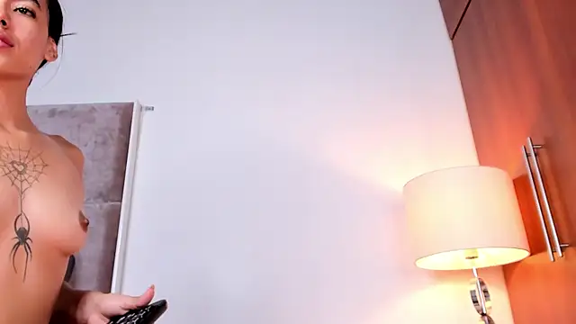 Nia_Bunny live cam on StripChat