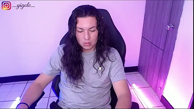 Yigolo__ webcam