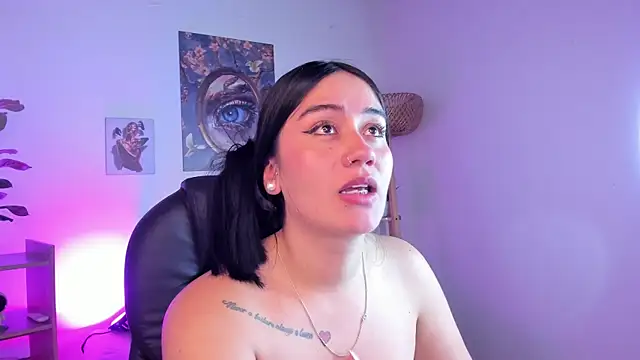 LucyBloom_ webcam