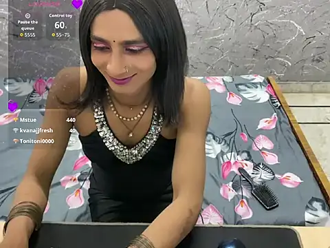 Live cam model LuvLayla broadcasting live