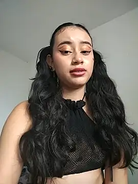 L0lita_Emi12 live cam on StripChat