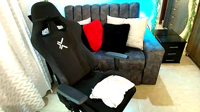 LUCYMILF_SEXY webcam