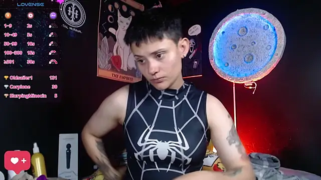 girl_intense444 webcam
