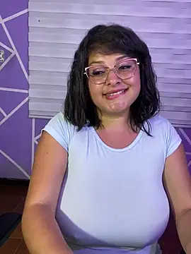 MiiaaJoness webcam