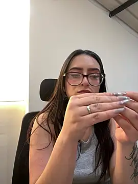 Kloenovoa- live cam on StripChat