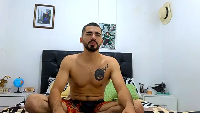 Massimoo_07 live cam on StripChat