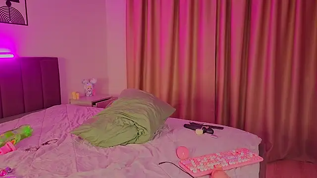 Olivia-Pink webcam