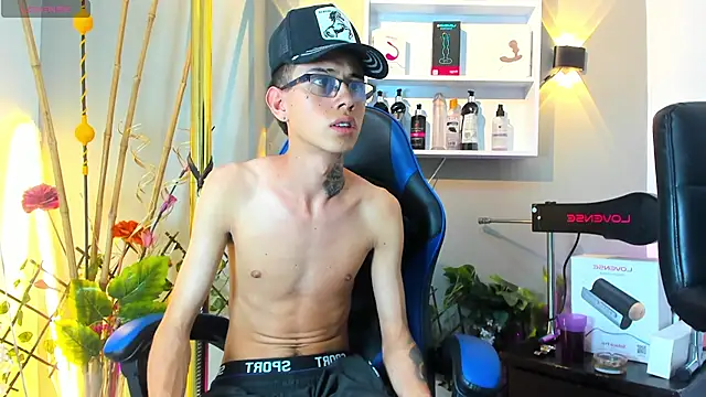 asher_lux live cam on StripChat