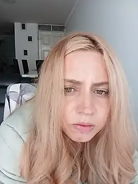 Ana__arms webcam