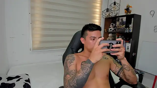 SIXXTOLOVE18 live cam on StripChat