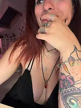 LunaMoongirl webcam