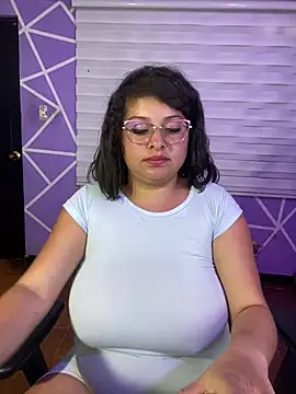 MiiaaJoness live cam on StripChat