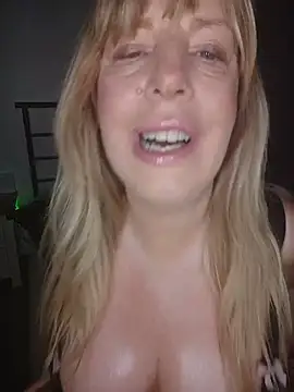 msjuicylucy1982 live webcam show