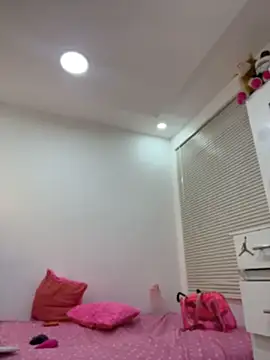 meganmilk1 (F young) - fingers in ass