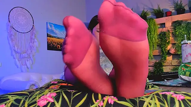 kimclarks_ (F teen) - EACH OF YOUR TOKENS - KISS FOR MY FEET