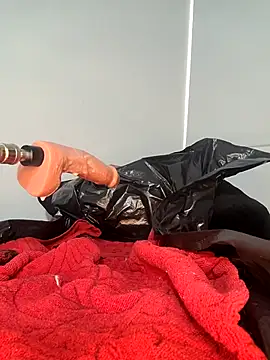Scarlet_curly8a webcam