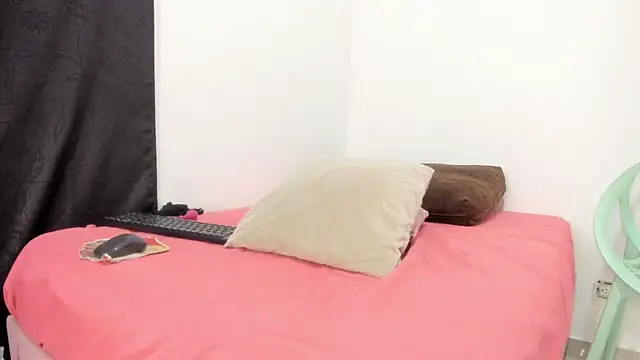 Olivia_Stevens webcam