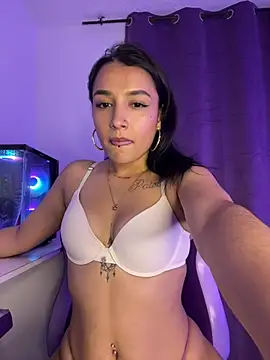 Kayle_11 live cam on StripChat