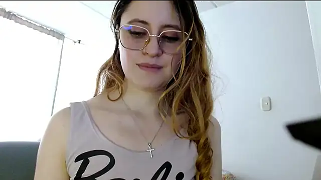 Juls_winter_ live cam on StripChat