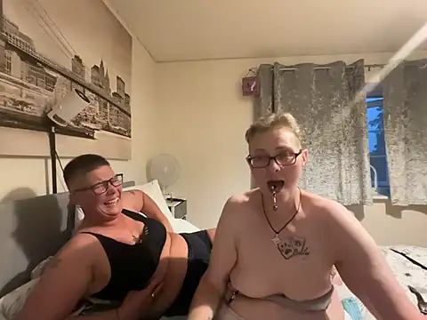 Curvy-Jinx webcam