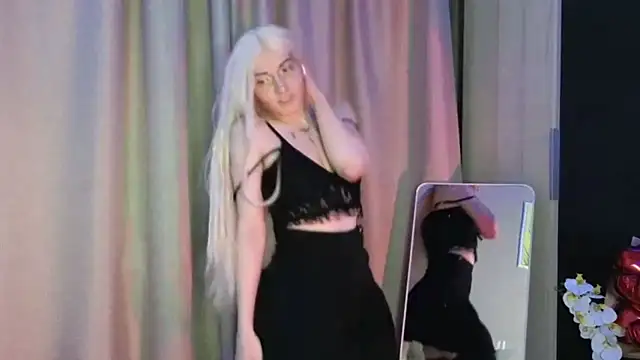 JohnsieNovitske webcam