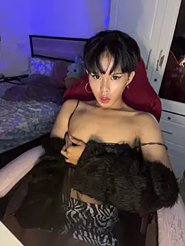 Plaxxxtique's room