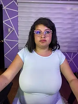 MiiaaJoness webcam