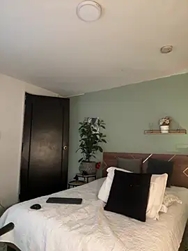 YariRose live webcam show