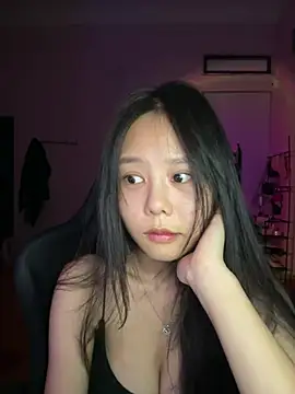 Emely-lysea live webcam show
