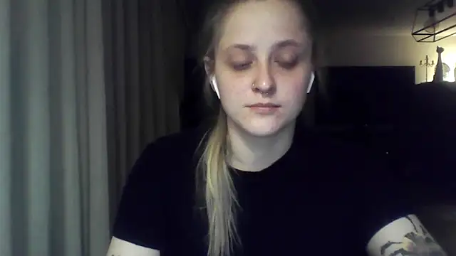 LeaWetGirl webcam