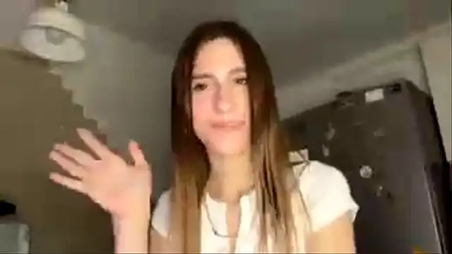 ZaraGuyette live cam on StripChat