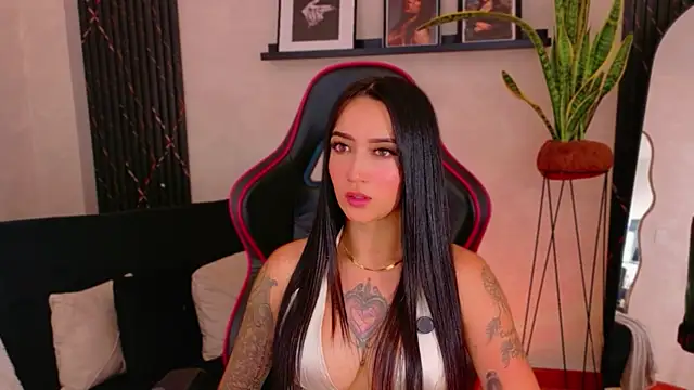 EmmyEvans1 live cam on StripChat