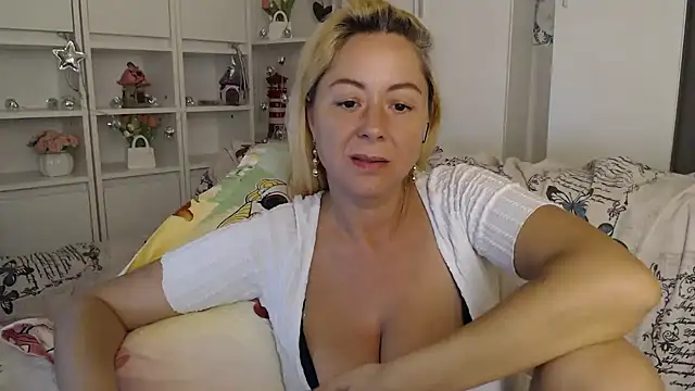 _karolynesyera_ live cam