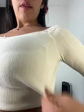 MiaJones21 webcam
