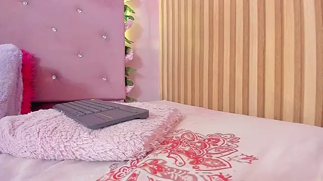 lovely__kiss__ live cam on StripChat