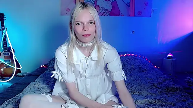Emily_Nyaffee live cam on StripChat